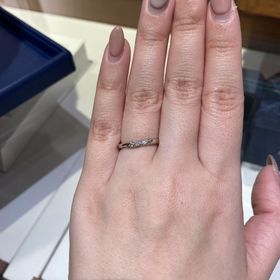 【銀座ダイヤモンドシライシの口コミ】 デザインと着け心地が良く、決めました。
色々な店舗に回りましたが、着け…