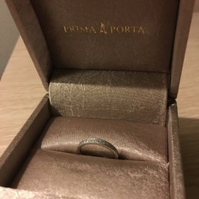 【PRIMA PORTA(プリマポルタ)の口コミ】 パラジウムというお素材を使っているのでダイヤモンドがたくさん入ってい…
