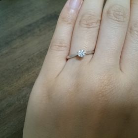 【アイプリモ(I-PRIMO)の口コミ】 シンプルで飽きないデザインということ。それと、ダイヤモンドの品質がよ…