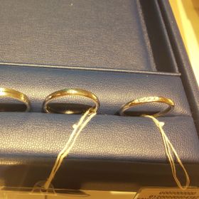 【銀座ダイヤモンドシライシの口コミ】 他のブランドにはあまりないデザインでした。中心から外側に向かって小さ…