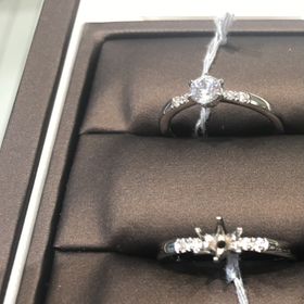 【アイプリモ(I-PRIMO)の口コミ】 サイドのダイヤがキラキラと可愛いです。
サイドのダイヤが半分で区切られ…