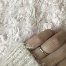 【銀座ダイヤモンドシライシの口コミ】 指が太いため、つけ心地重視しました。
•リングが細めであること
&bu…