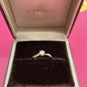 【アイプリモ(I-PRIMO)の口コミ】 デザインと価格を重視しました。
彼女が当初から、婚約指輪で高いものは要…