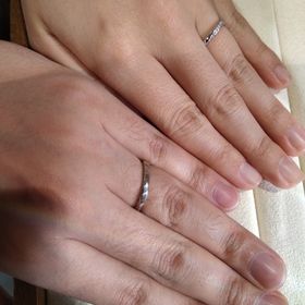 【TRECENTI(トレセンテ)の口コミ】 シンプルなデザインですが、少しのウェーブ、マット加工などもあり、アク…