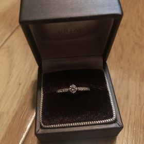 【アイプリモ(I-PRIMO)の口コミ】 とても綺麗なダイヤモンドの並び方と華やかで豪華な見た目が付けた人をさ…