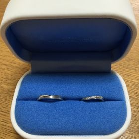 【銀座ダイヤモンドシライシの口コミ】 エタニティの指輪とウェーブデザインの指輪で迷ったが、エタニティは4号サ…