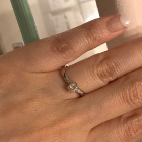 【festaria bijou SOPHIA(フェスタリア ビジュソフィア)の口コミ】 S字のひねりが入ったデザインで全体的に柔らかな印象があるのが気に入りま…