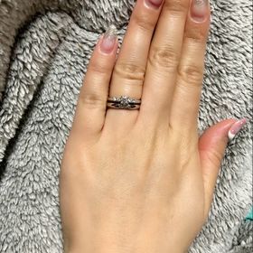 【ラザール ダイヤモンド(LAZARE DIAMOND)の口コミ】 婚約指輪を購入した時点でセットにしたら綺麗だな、とずっと思っていまし…