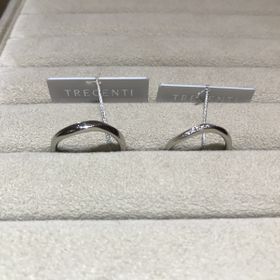 【TRECENTI(トレセンテ)の口コミ】 ウェーブ系の指輪にしました。理由として女性の方はダイヤの輝き方が美し…