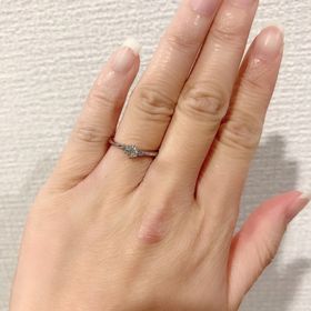 【銀座ダイヤモンドシライシの口コミ】 せっかく買うなら日常的にも結婚指輪と重ね付けしてつけられるような華奢…