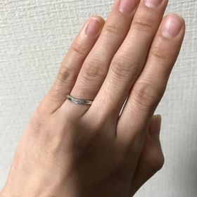【銀座ダイヤモンドシライシの口コミ】 何店舗も下見をして、迷いに迷ってやっと決めた指輪でした。最初は指輪と…