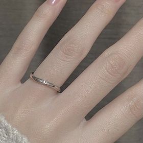 【et toi(エトワ)】の口コミ 派手すぎず、少しだけ曲線のある指輪がほしくて、試着させてもらいました。...