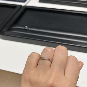 【ラザール ダイヤモンド(LAZARE DIAMOND)の口コミ】 デザインはメレダイヤのものを探していました。ホームページで事前に色々…