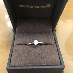 【ジュエリー東京】の口コミ 年齢的にも、少し洗練されたデザインが合うように感じ、こちらに決めました...