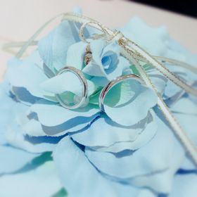 【TRECENTI(トレセンテ)の口コミ】 2人とも仕事柄人に直接触れることが多いので、その時に妨げにならないデザ…