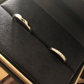 【ラザール ダイヤモンド(LAZARE DIAMOND)の口コミ】 鍛造でダイヤが入っていて、華奢なデザイン、そして予算内で！という条件…