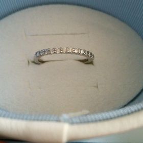 【canal4℃(カナルヨンドシー)の口コミ】 さりげなくシンプルなデザインで結婚指輪と重ね付けできるものがいいなと…