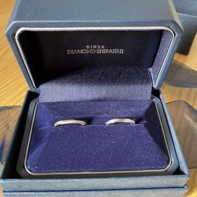 【銀座ダイヤモンドシライシの口コミ】 真上から見ても側面から見てもダイヤのデザインが美しかったため。ダイヤ…