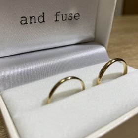 【湘南彫金工房 andfuseの口コミ】 派手な装飾などはせずに、
シンプルで飽きないデザインにしました。

素材…