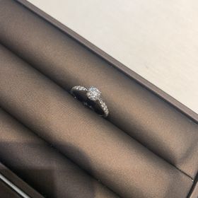 【ティファニー(Tiffany & Co.)の口コミ】 婚約指輪はキラキラで目立つものが良い！ということで、憧れのティファニ…