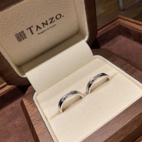 【TANZO.(鍛造指輪)の口コミ】 オーダーメイドのシステムと製法が決めてです。
2人でデザイン、ダイヤの…