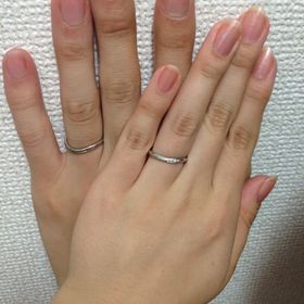 【銀座ダイヤモンドシライシの口コミ】 ウエーブの形が指に凄くフィットして、つけている感じがしないくらい、つ…