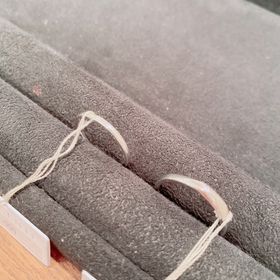 【TRECENTI(トレセンテ)の口コミ】 婚約指輪との重ね付けがしたかったのでストレートライン、かつ仕事柄シン…