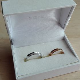【THE KISS(ザ・キッス)の口コミ】 プラチナ等のリングは、日頃指輪を着けなれていない夫には重みがあった様…