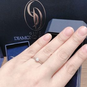 【銀座ダイヤモンドシライシの口コミ】 デザインは色々見ていましたがつけたときのしっくり感がよかったです。つ…