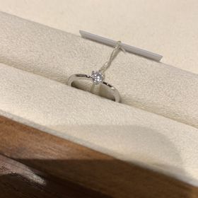 【TRECENTI(トレセンテ)の口コミ】 婚約指輪はシンプルでダイヤモンドが一つだけついたものが良いと思ってデ…