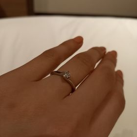 【ラザール ダイヤモンド(LAZARE DIAMOND)の口コミ】 ウェーブのリングが好みの彼女のため、いろいろと指輪を見ました。ミスト…