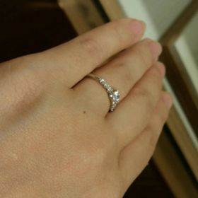 【CHARMY(チャーミー)の口コミ】 ブランド独自のカッティングによりダイヤモンドが非常に綺麗に輝きキラキ…