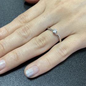 【アイプリモ(I-PRIMO)の口コミ】 彼女が求めていたデザインの特徴を押さえていたため。
ウェーブのリングに…