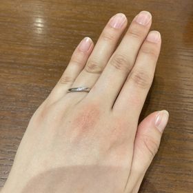 【TRECENTI(トレセンテ)の口コミ】 様々な指輪をご用意していただきましたが、デザインに一目惚れしました。
…