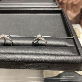 【エクセルコダイヤモンド(EXELCO DIAMOND)の口コミ】 まずは価格が予算以内に収まるものであったこと、それに加えこの指輪のデ…