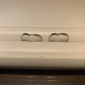 【Candle(キャンドル)の口コミ】 人と被らない少し変わったデザインの指輪で、2人が気にいる物だったから。…