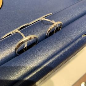 【銀座ダイヤモンドシライシの口コミ】 デザインとタイヤの留め具合が秀逸であり
きらびや感があるが主張しすぎて…