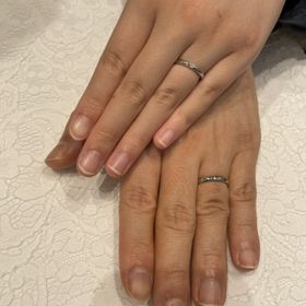 【ラザール ダイヤモンド(LAZARE DIAMOND)の口コミ】 シンプルなデザインと、つけ心地が気に入りました。
店員さんの対応も満足…