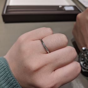 【アイプリモ(I-PRIMO)の口コミ】 指の生え際からぐるっと小さなダイヤが入っており、とてもゴージャスなの…