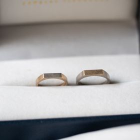 【Cayof(カヨフ)の口コミ】 印台のあるデザインが珍しく、シンプルでいて石が付いていないのに華やか…