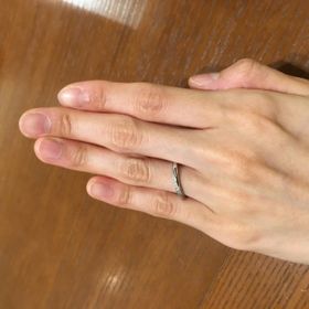 【TRECENTI(トレセンテ)の口コミ】 ダイヤが流れるように入ったシンプルでかつ華やかなデザインです。つけ心…