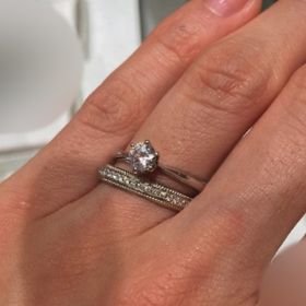 【GALA JEWELRY(ガラジュエリー)の口コミ】 豊富なリングデザインの中からセットで着けた際の印象を重視して選びまし…