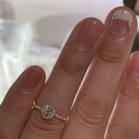 【AHKAH(アーカー)の口コミ】 憧れのアーカーさんで、婚約指輪探しの一見目に立ち寄りました。
気さくに…