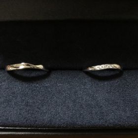 【ラザール ダイヤモンド(LAZARE DIAMOND)の口コミ】 ・ダイヤの輝き(ファイアがとても綺麗です)
・指馴染みのいいデザイン

指…