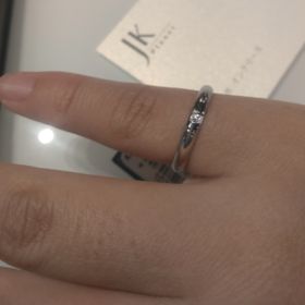 【insembre(インセンブレ)の口コミ】 ダイヤモンドがワンポイントになっていて、光に当てると、キラキラ輝きま…