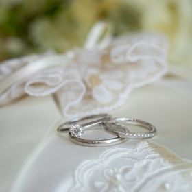 【銀座ダイヤモンドシライシの口コミ】 指輪のデザインはハーフエタニティで決めていました。このブーケのデザイ…