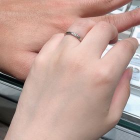 【アイプリモ(I-PRIMO)の口コミ】 いくつかの指輪を選んで試着をしましたが、シンプルなデザインが一番気に…