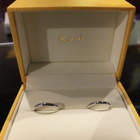 【ケイウノ ブライダル(K.UNO BRIDAL)の口コミ】 プラチナ、石無し、シンプルな鏡面磨き、甲丸デザインの指輪です。手作り…