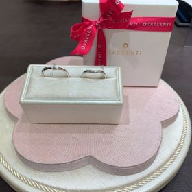 【TRECENTI(トレセンテ)の口コミ】 一石だけのとてもシンプルなデザインの指輪ですが、お花モチーフのダイヤ…