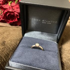 【ラザール ダイヤモンド(LAZARE DIAMOND)の口コミ】 たくさんある中から、一つ一つ試着して、すごく迷いながら考えました。ダ…